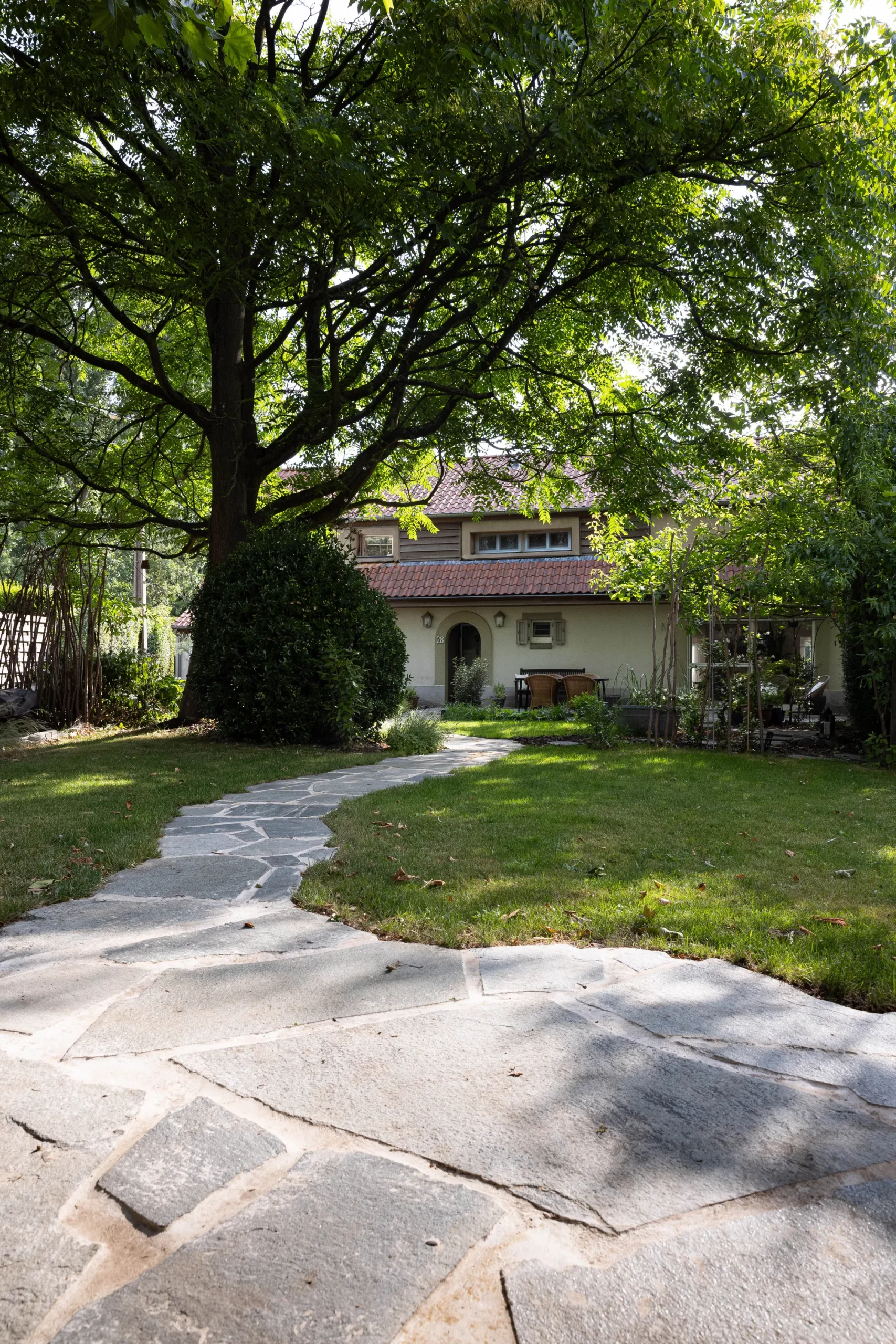 Zachte lijnen, slimme opbouw: deze tuin is helemaal klaar voor elk seizoen.