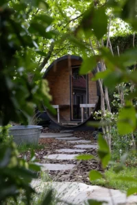 Grindstrook langs de woning met infiltratiekoffer